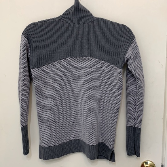 Lululemon sweater - Picture 4 of 16